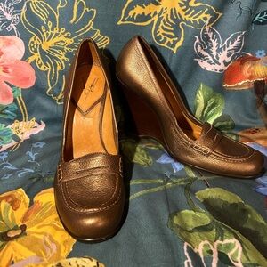 Brand New Retired Vince Camuto Leather Penny Loafer Wedges Size 8 Copper Vintage